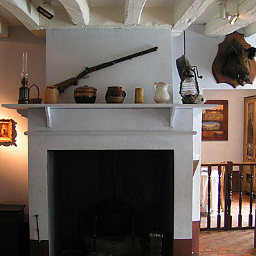 intérieur maison avec cheminée