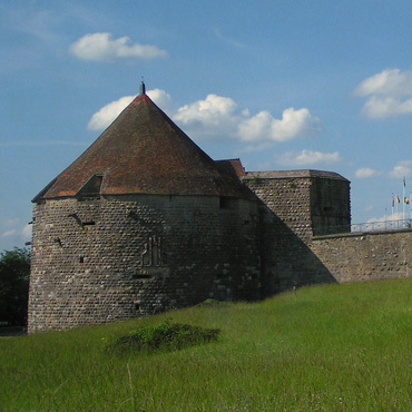 Les remparts de cette ville fortifiée